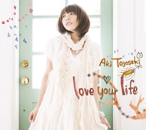 これまでアニメ「けいおん!」の平沢唯役や、声優ユニット「スフィア」で歌声を披露してきた豊崎愛生がついにソロデビュー(写真はシングル「love your life」通常盤ジャケット)。