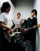 ナタリーPower Pushのコーナーではメンバーのインタビューを掲載中。新作「Ghost Apple」の制作エピソードや作品に込めた思いについて語っている。