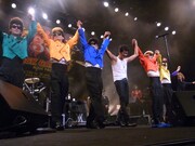 序盤で「今日は俺たちの夢が叶った1日だ！ 最後までみんなで共有しよう！」と叫んだ綾小路。その言葉どおり、ステージ上もオーディエンスも全員が笑顔でフィナーレを迎えた。