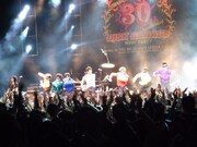 吉川はMCで「ディスクガレージさん、こんな悪いアーティストたちもよろしくお願いしますね。音楽やれる場所残しておいてね、出入り禁止が一番辛いんで（笑）」と、“ロックンロール中学”の先輩としての希望を述べた。