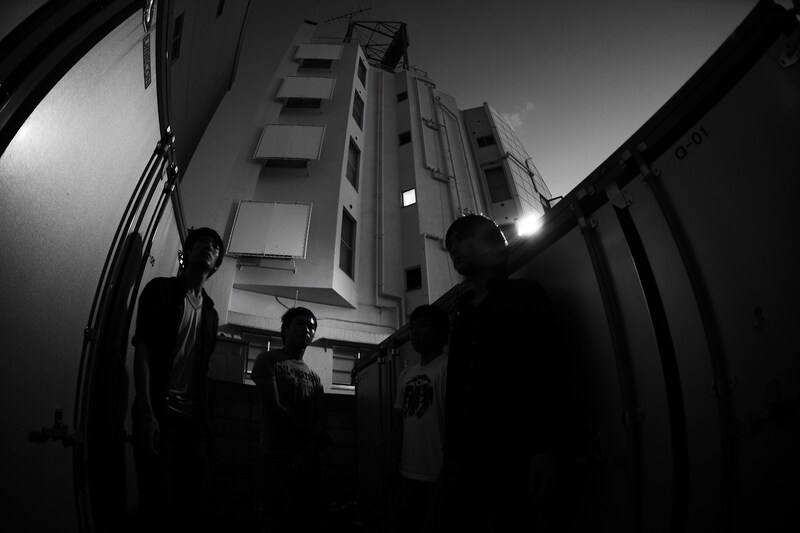 独自のペースで活動を続けるYOLZ IN THE SKY。発売中の最新作「IONIZATION」は、彼らにとって約2年半ぶりのアルバムとなる。