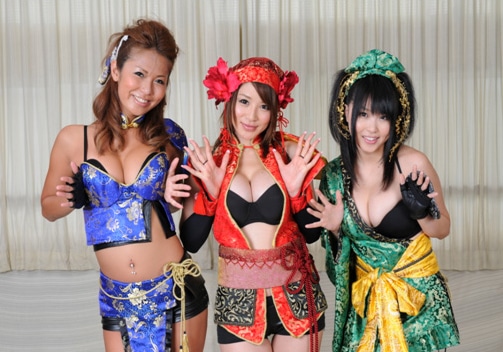 アイドルポップス史に新たな歴史を刻む平成の魏・呉・蜀、爆乳三国志。シングルのみにとどまらない、精力的な音楽活動に期待したいところだ（写真左からMAO、手島優、助川まりえ）。