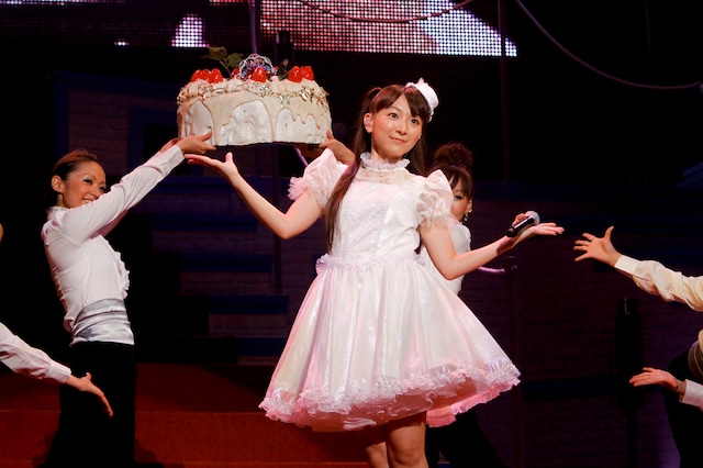 堀江由衣は9月に日本武道館2DAYSを敢行。ドリーミーなステージを展開した。