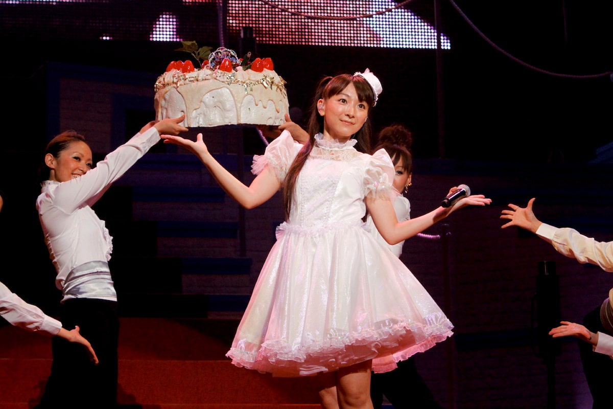 ほっちゃんin武道館 華やかな舞踏会で 17歳 のバースデー 音楽ナタリー