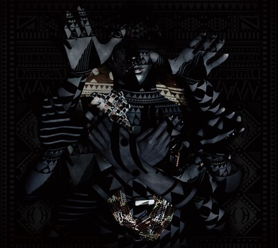 タイトルの「Danse Macabre」は芸術作品において死の普遍性をテーマにした様式「死の舞踏」を意味する。ちなみにこれは「死の恐怖にかられて人々が半狂乱で踊り続ける」という14～15世紀のフランスの詩がもとになっている。