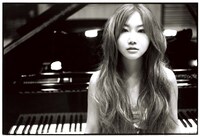 ライブの中継は9月27日（日）20時（日本時間）からスタート。19時30分からはライブ会場外の中継が行われる。