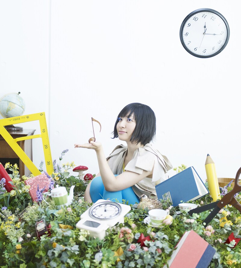 番組がスタートした2002年4月は坂本真綾にとって、ちょうど大学を卒業したばかりの“社会人1年生”の時期。