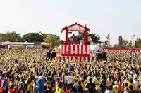 「さくら物語」の盆踊りバージョンは、後日着うたとして配信予定。ファンとの一体感が感じられる仕上がりが期待できそうだ。