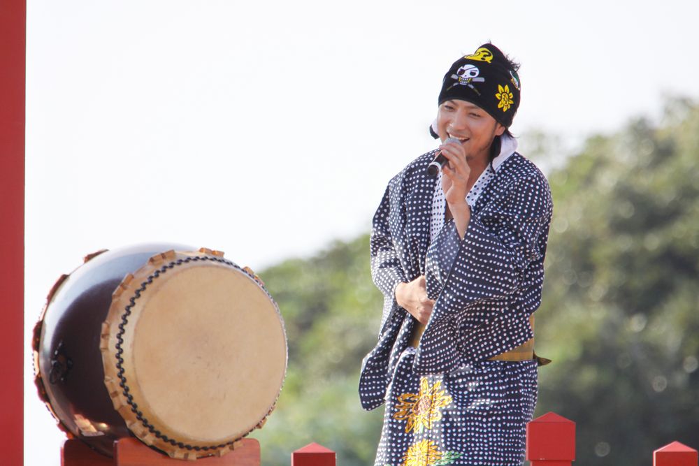 あまりの天気の良さに「ドラマで医者役をしてるから、日焼けするとヤバイ。怒られちゃうな」とこぼす場面も。