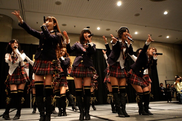 「NEW YORK ANIME FESTIVAL」特設ステージでは、ミニライブとは思えないほど熱の入ったパフォーマンスを披露。