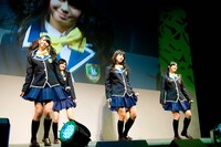 「手のひらの勇気」を披露するときめきアイドリング!!!。