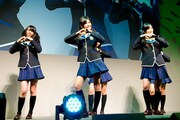 「手のひらの勇気」を披露するときめきアイドリング!!!。