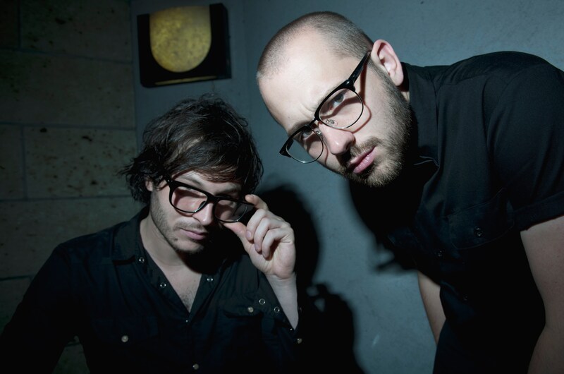 「SUMMER SONIC 08」や「FUJI ROCK FESTIVAL '09」にも出演し、クラブミュージックに留まらないロックなパフォーマンスで注目を集めるTHE SHOES。