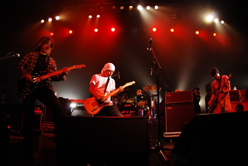 THE BAND HAS NO NAME