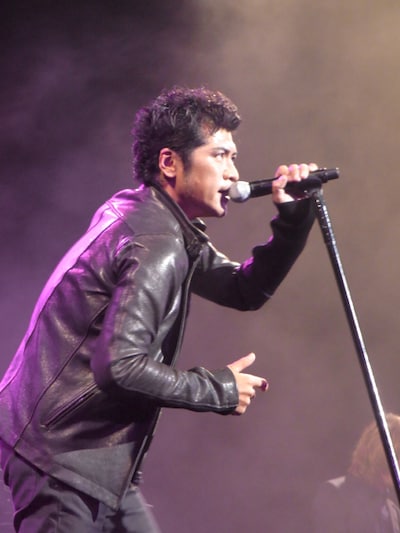 写真は9月22日に行われたライブの模様。吉川がどのようにして無人島での生活を乗り切ったのか、ファンならずとも気になるところだ。