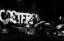 今年が結成30周年となるTHE ROOSTERS。“めんたいロック”の主流を担った彼らが、日本のリバプールと呼ばれる地元福岡で復活を果たす。なお「MUSIC COMPLEX 2009」オフィシャルサイトでは第1部に出演したいアマチュアバンドを募集中。