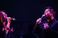 中西圭三とロマンチックなデュエットを披露した露崎春女。