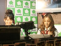 アメーバピグ内でメンバーが移動すると、訪れていたファンも後をついて大移動。その光景に「すごーい！」と声が上がった。