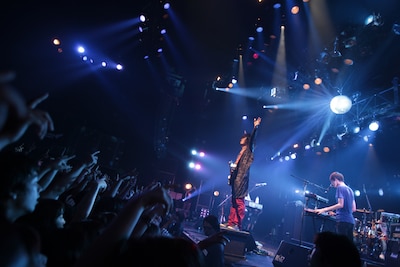 会場の外ではTBS系番組「オールスター感謝祭 超豪華！クイズ決定版」の収録が行われていたこの日。番組に対抗意識を燃やしていた岡本は、アンコール終了後「TBSに勝ったよ！」と勝利宣言をした（撮影：河本悠貴）。