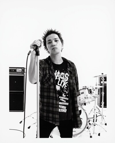 現在オフィシャルサイトでは「リフレイン～青春馬鹿野郎～」ビデオクリップのフル視聴を実施中。