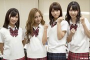 VOL.1＆2「FLASH記者になって袋とじを作れ！」の様子。写真左より小野恵令奈、板野友美、高城亜樹、柏木由紀。