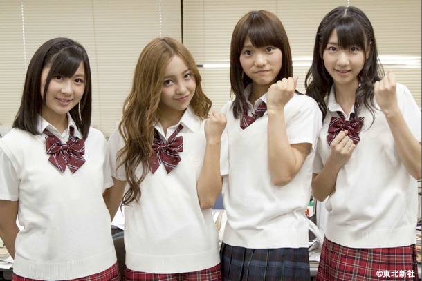 取材拒否店への突撃取材を試みる4人。メンバーは写真左から小野恵令奈、板野友美、高城亜樹、柏木由紀。電話でお願いするもことごとく断られ、4人は精神的にも早速追い詰められていく。