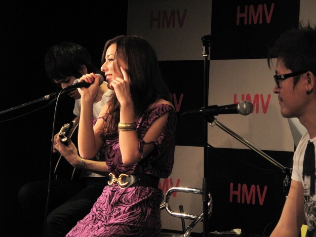 現在ナタリーPower PushではMiChiのインタビューを掲載中。 アルバム完成に至る経緯や作品に込めた思いについて語っている。