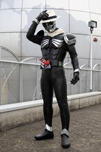 吉川晃司扮する小粋なライダー、仮面ライダースカル。