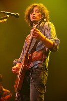 ライブ当日は中秋の名月。アルバムやツアーのタイトルにもなった「月が昇れば」にぴったりな、最高のツアー初日となった。