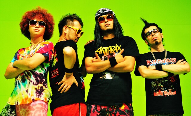 この企画は、メンバーがTwitterで「俺達をフォローしてこのつぶやきRTしてくれた奴は、チケット代は要らないぜ。やってくれた奴は直接メッセージをくれ！」と何の気なしにつぶやいたところ、RTが倍増したことがきっかけ。