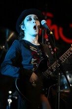 ミヤ（写真はモスクワライブの模様）