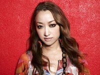 ドラマ「ギネ 産婦人科の女たち」は毎週水曜日、22:00よりオンエア。ちなみに「ギネ」とは医師の間で使われる業界用語で、産婦人科医を表す言葉。