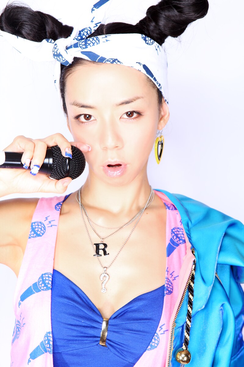 般若との伝説的バトルの末に準優勝となった「ULTIMATE MC BATTLE 2008」や、DJ BAKUとの結婚を経て、彼女が新作でどのような進化を果たしたのか要注目だ。