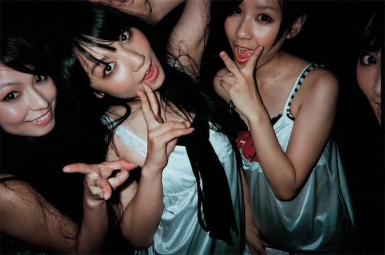 SCANDAL、ランジェリー姿の“スキャンダル”を激写 - 音楽ナタリー