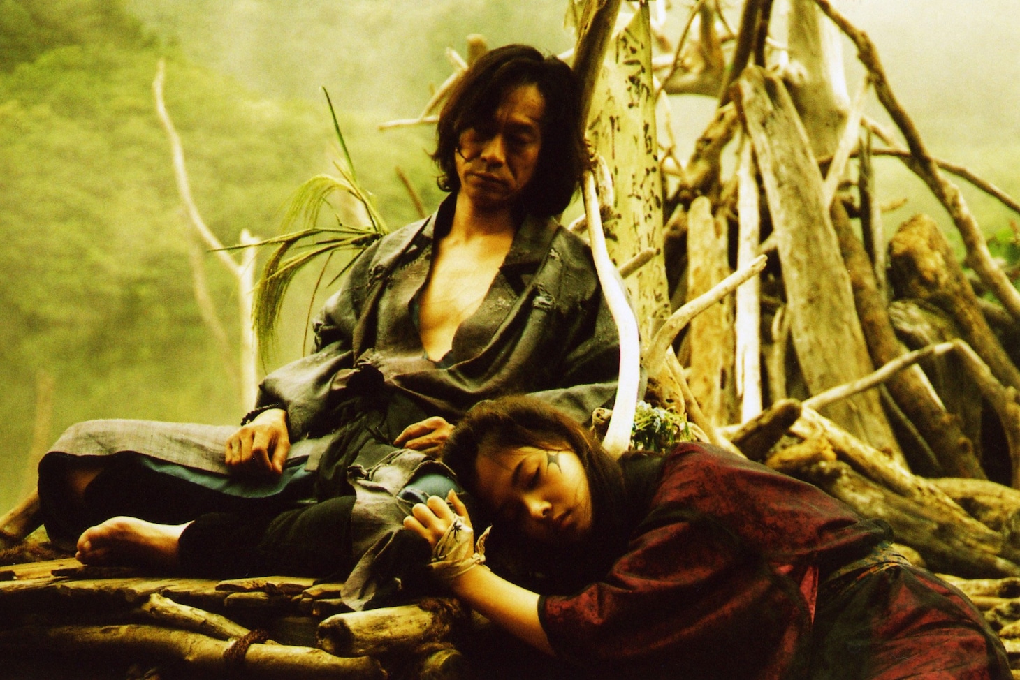 姫・テルテ（草刈麻有）はオグリ（中村達也）に想いをよせ、彼を人間の姿へと蘇らせるために、一心不乱に地の果てにあるという「蘇生の湯」を目指す。