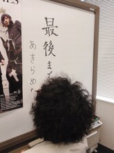 作業開始前、TAXMANはホワイトボードにて「最後まであきらめない!!」と宣言。ここから4人の長く孤独な戦いが始まる。