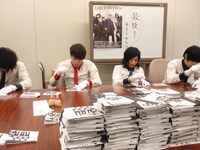 目の前には山積みのCDジャケットが。