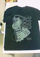 あらかじめ決められた恋人たちとSHOHEI TAKASAKIによるコラボTシャツ。