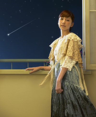 毎回楽曲ごとに異なるビジュアルイメージを見せる中島美嘉。オンエアではメイクやファッションにもぜひ注目しておこう。