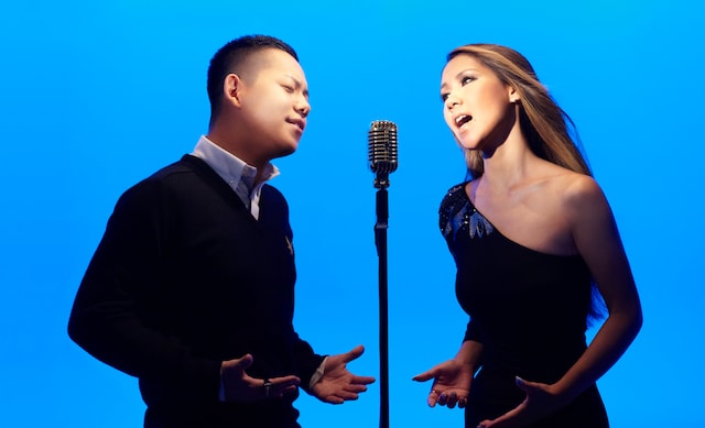 ラジオで初めて翔太の声を聴いたDOUBLEは「誰？すごいこの人歌うまいね」と驚いたとのこと。