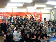 Aqua Timez、富士山麓の建築学校をサプライズ訪問