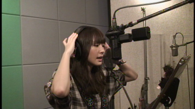 3000人の追加メンバーに先駆け、ひとりでレコーディングに挑むガッキー。