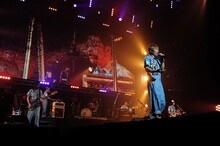 タイトルどおりに川西の50歳を祝うユニコーンのニューシングル「半世紀少年」は、イベント2日目の7日に発売。オリコンデイリーチャートで初登場2位を記録した。