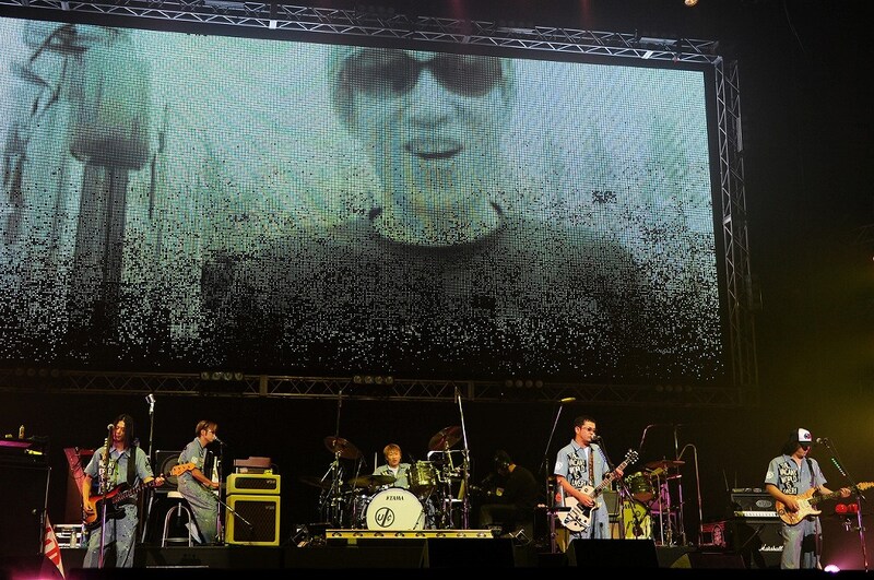 ツアーや夏フェスとはひと味もふた味も違った演出の連続に、観客は大満足。その一方メンバーは若干緊張気味なのか「あー間違えた！」という声がステージから聞こえる瞬間もあった。