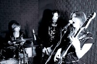 オフィシャルMySpaceでは「THE MUSIC MOVES ME」収録曲「Bond」のPVが公開中。