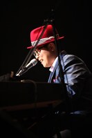 さかいゆうのオフィシャルブログは、デビューにあわせ10月6日にリニューアル。さかいはブログで「2009年後半戦、プロモーション、ライブ、レコーディング、ハンパナク突っ走るぜ～!!!」と意気込みを語っている。