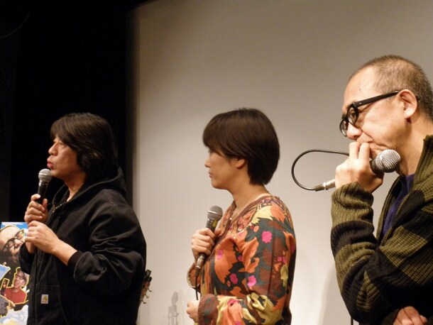 完成した映画を観たあがた(写真右)は「正直、もっとかっこいいところがあったのになと思いました(笑)」とテレ笑い。