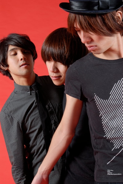 年明け早々には「スペースシャワー列伝TOUR」への出演も決定しているSISTER JET。クリスマスライブに参加できない人はこちらへ足を運ぼう。