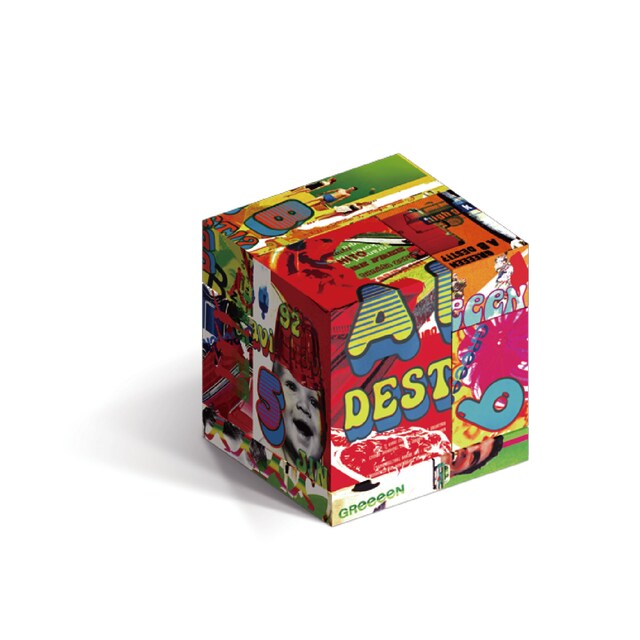ベストアルバム「いままでのA面、B面ですと!?」Super DEST!? BOXは、カラフルな立方体仕様。