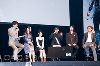 左から司会者、桑島法子（ユリア役）、伊藤かな恵（リン役）、立木文彦（ラオウ役）、小西克幸（ケンシロウ役）、鯉沼久史プロデューサー。